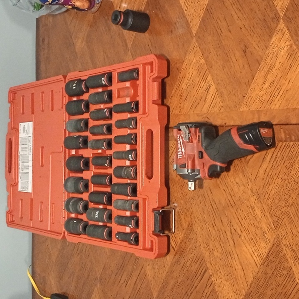 1/2 Milwaukee tool Impact Wrench w battery and Impact Socket set w case